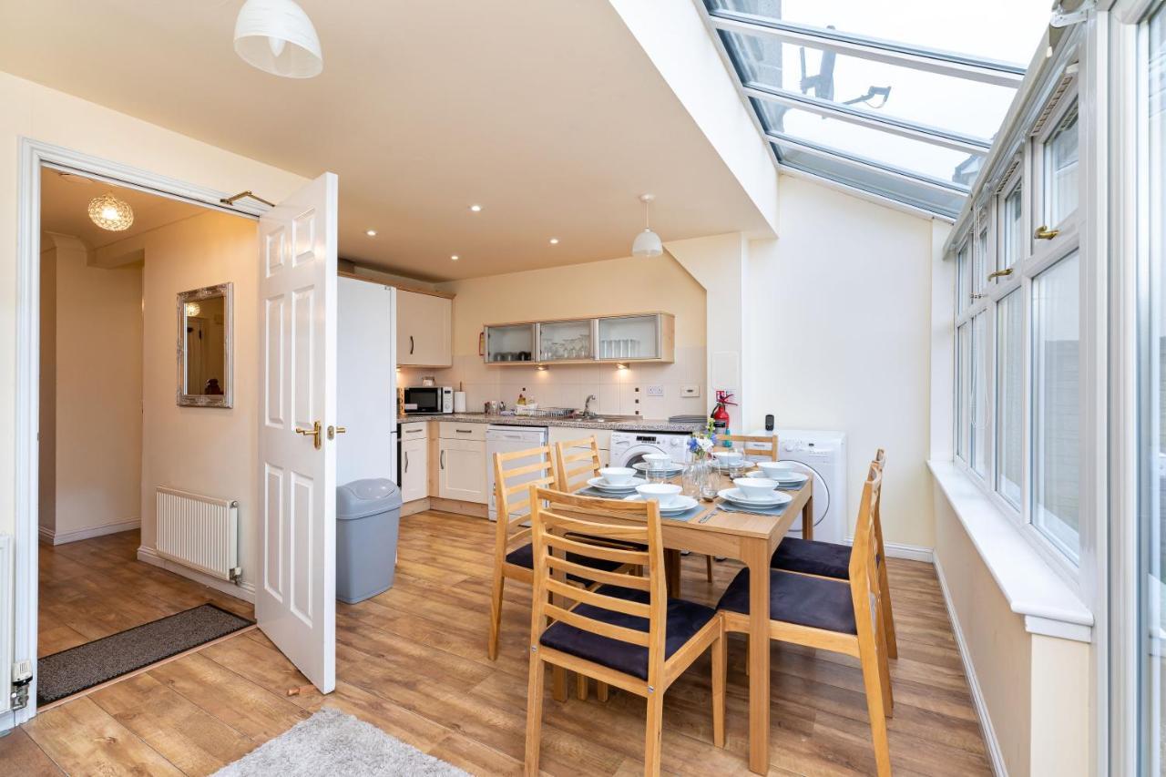 4 Bedroom Townhouse In Stirling Esterno foto
