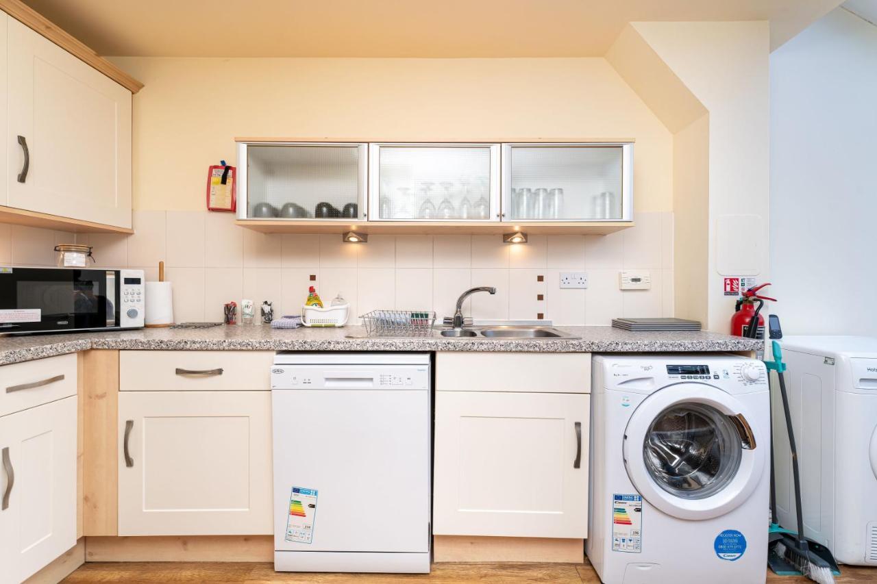 4 Bedroom Townhouse In Stirling Esterno foto
