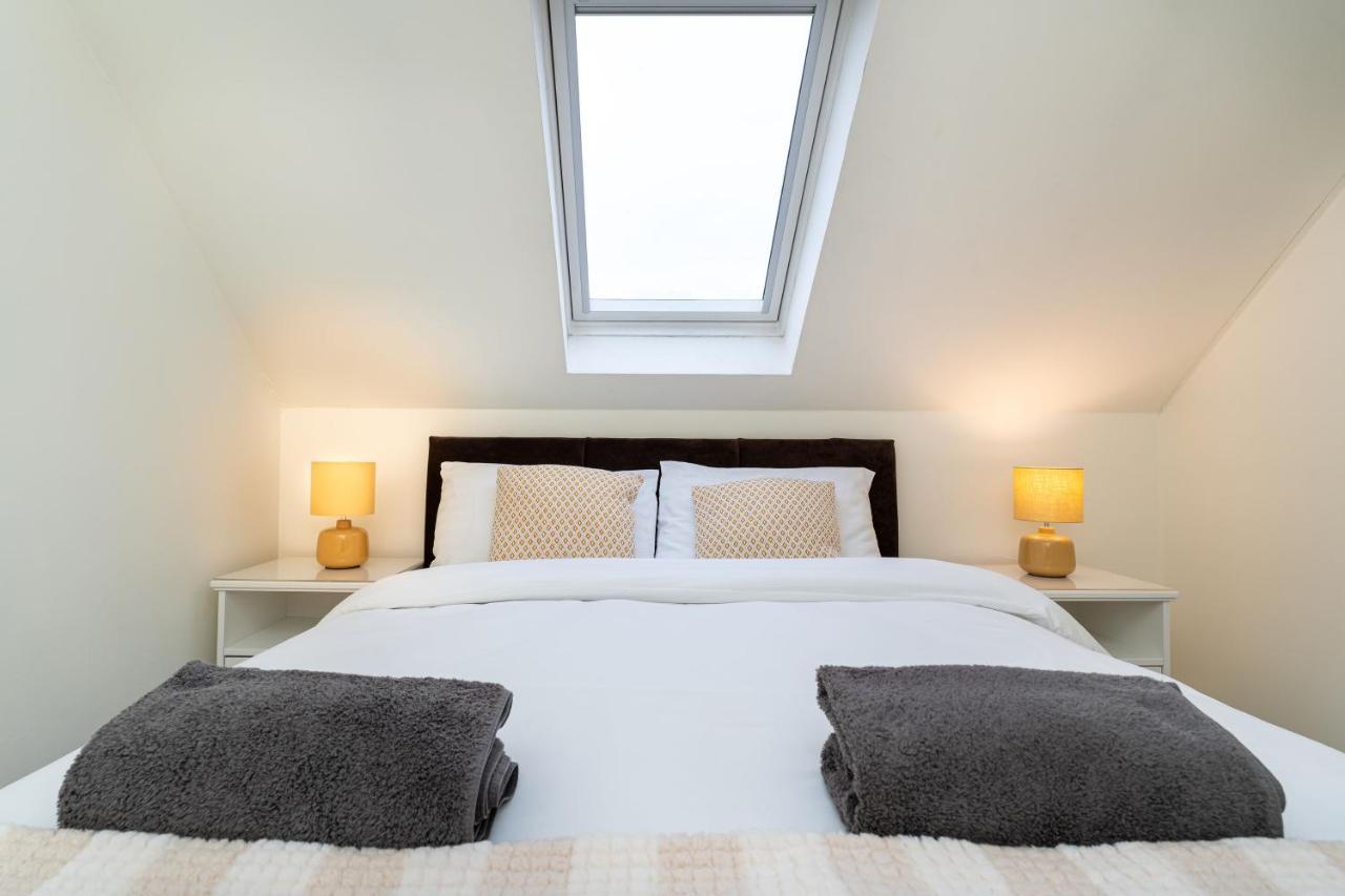 4 Bedroom Townhouse In Stirling Esterno foto